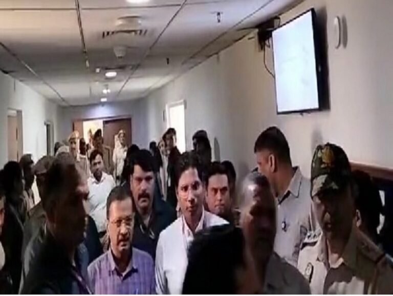 அரவிந்த் கெஜ்ரிவாலை பதவியில் இருந்து நீக்கக் கோரிய மனு தள்ளுபடி!