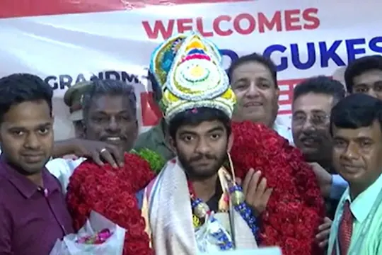 கேண்டிடேட்ஸ் செஸ் சாம்பியன் குகேஷ்-க்கு உற்சாக வரவேற்பு