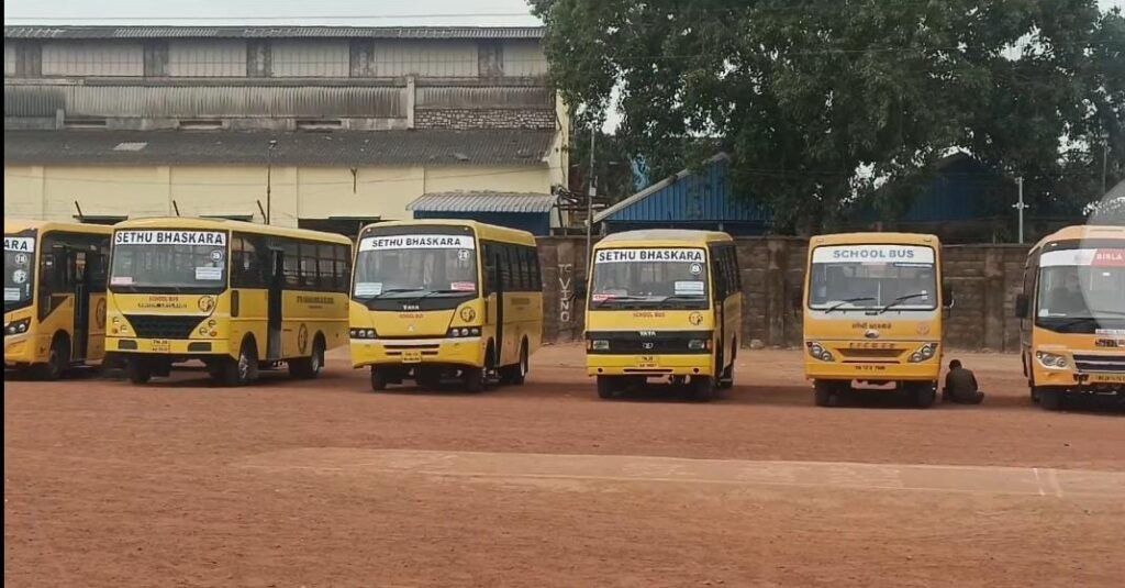 வட்டாரப் போக்குவரத்து துறை அதிகாரிகள்