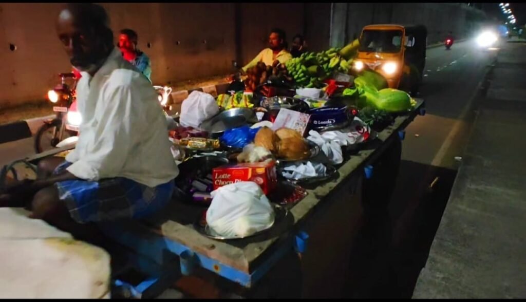 ஆவடி அருகே மாட்டு வண்டியில் சீர்வரிசை - கெத்து காட்டிய தாய்மாமன் 