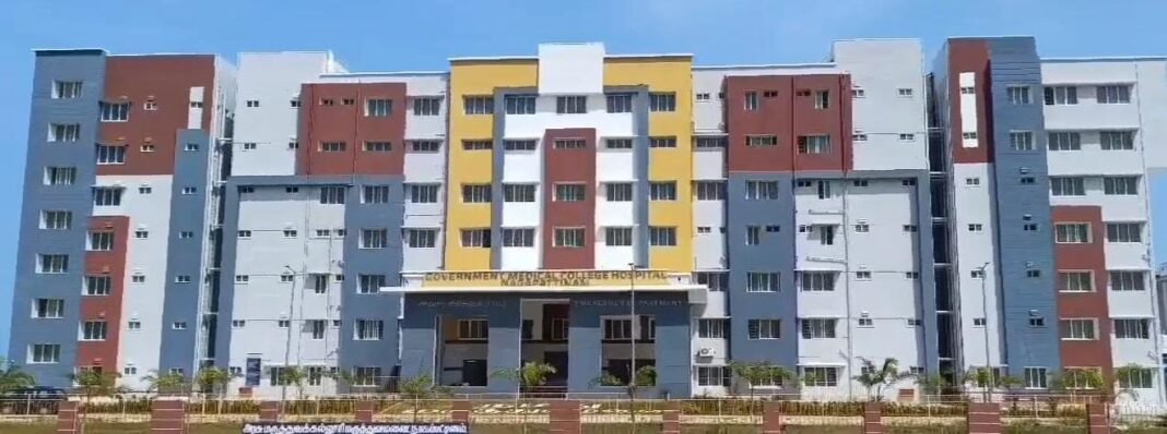 பாம்பு கடித்து கோமா நிலைக்கு சென்ற சிறுவனை காப்பாற்றிய மருத்துவர்கள்