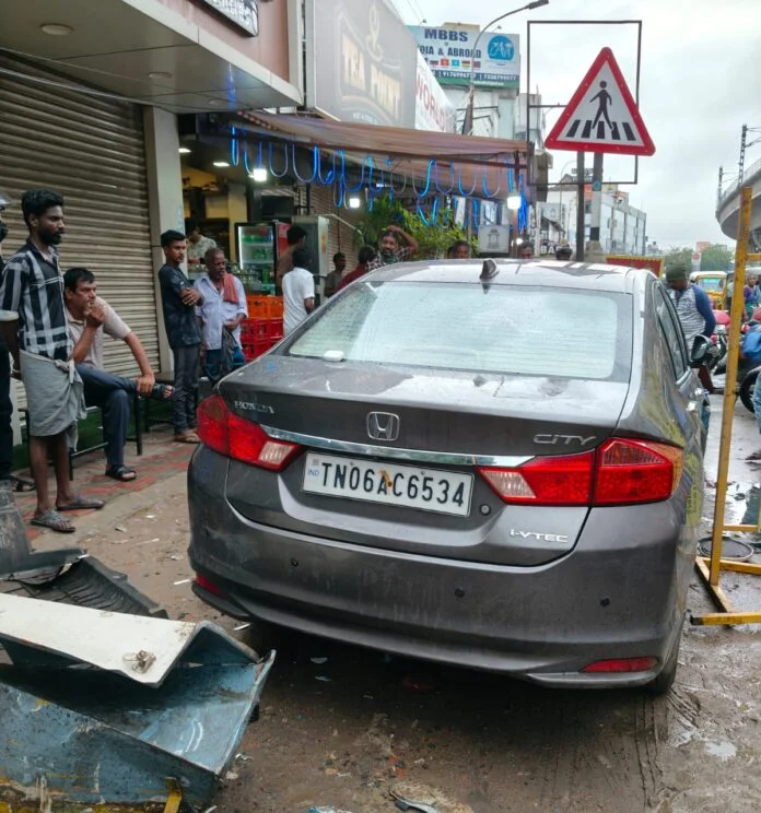 மதுபோதையில் பெண் காவலர் மீது மோதி விபத்து.