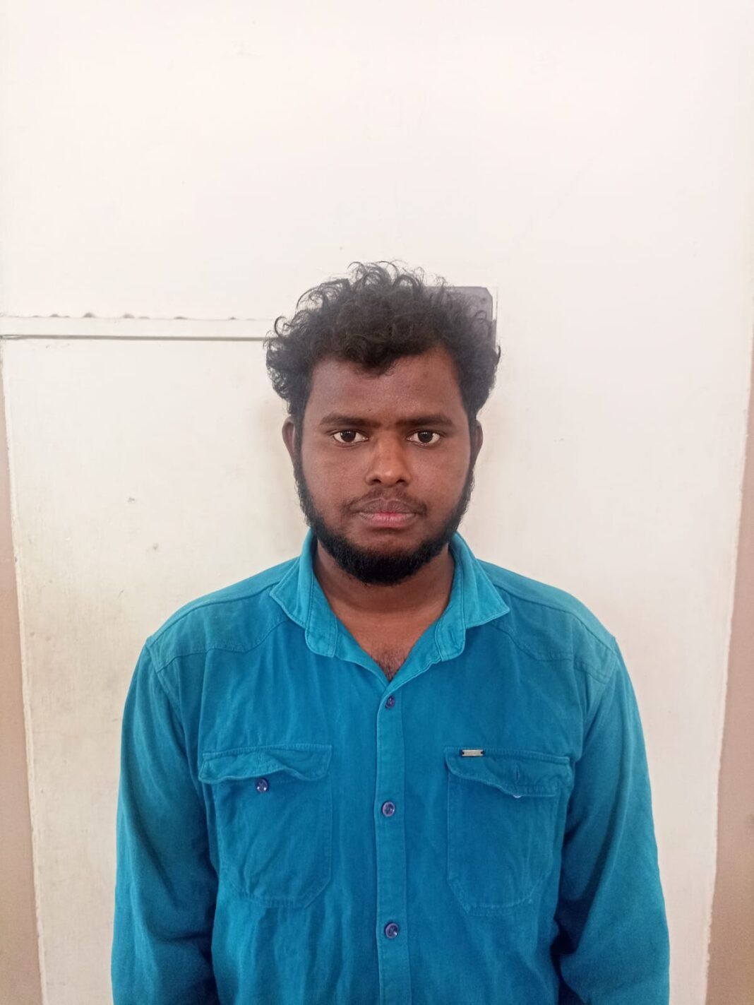 திருவள்ளூர் : பிரிந்து சென்ற காதலிக்கு கத்தி குத்து – இளைஞா் கைது.