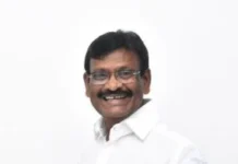 நடுவானில் பிரசவம் பார்த்த ஆண் செவிலியருக்கு பாராட்டு - அமைச்சர் சா.மு.நாசர்