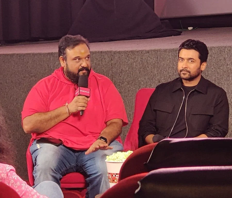 ‘கங்குவா’ ப்ரோமோஷனில் ரசிகர்களுடன் செல்ஃபி எடுத்துக் கொண்ட சூர்யா!